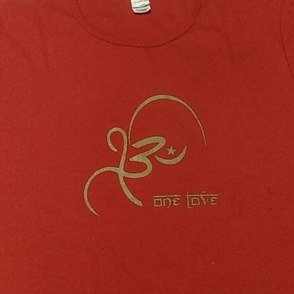 Red tee - Picture 2 of 2